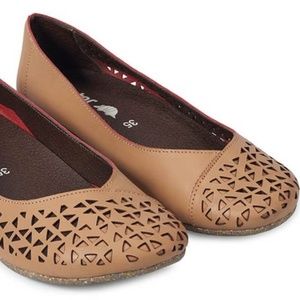 New Beige Cutout Perforated Leather Ballerina Flats Solftwalk Made in Brasil